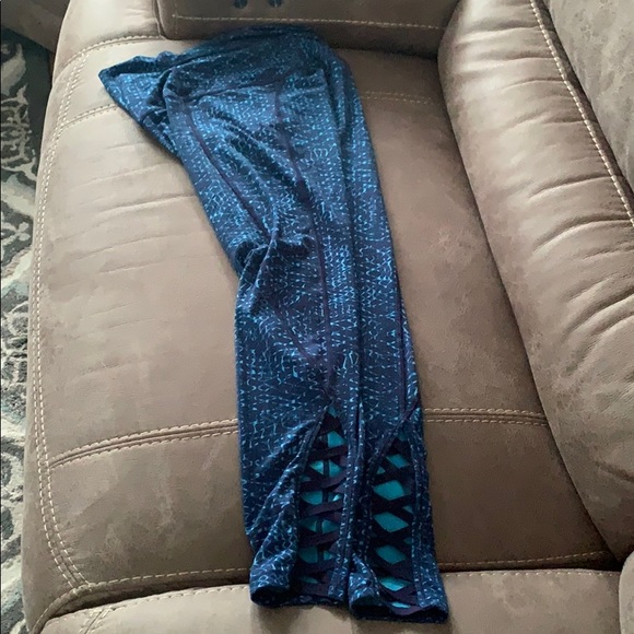 Lululemon High rise 7/8 pure practice right - Picture 2 of 5